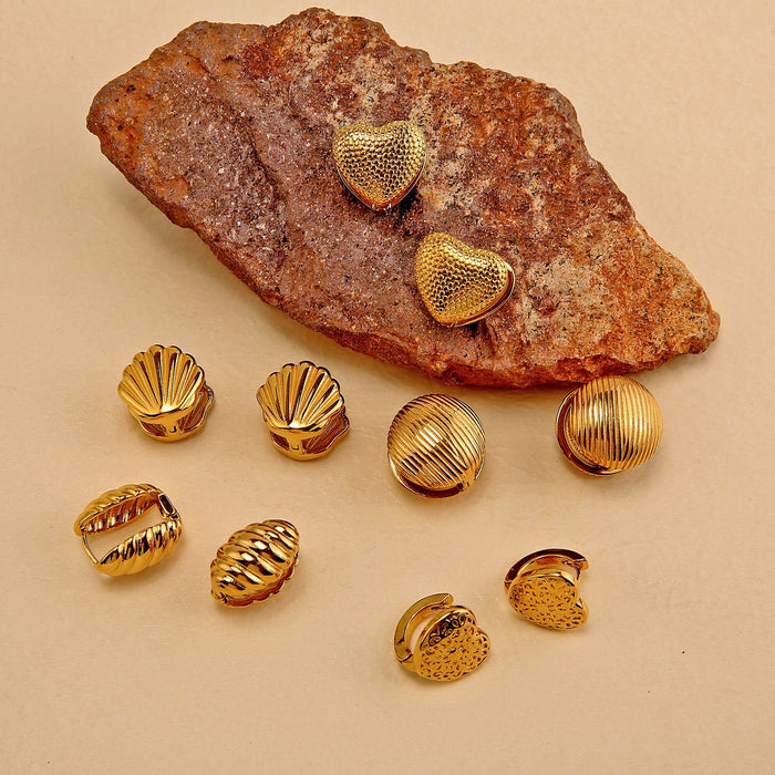 Wholesale Fashionable and trendy three-dimensional stainless steel heart-shaped earrings with a light luxury and heart-shaped texture