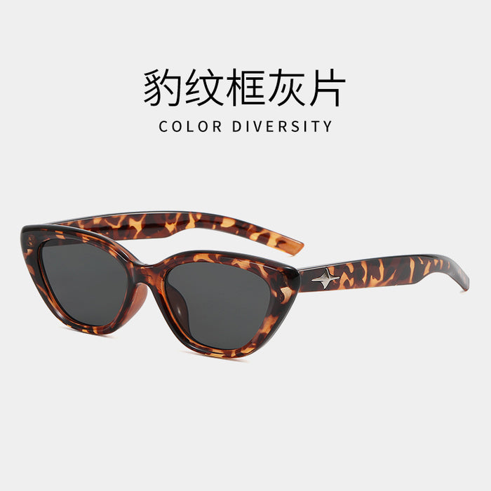 Wholesale Vintage sunglasses with a high-end feel, black small frame sunglasses with a stylish design for taking photos