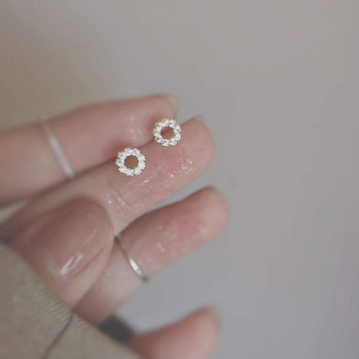 Wholesale Earstuds for women, simple and niche earrings, new accessories