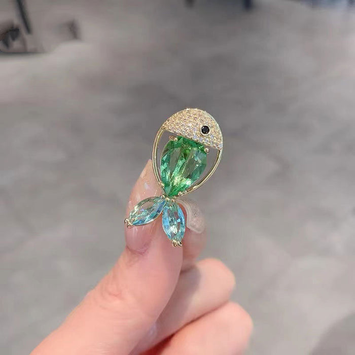 Wholesale Fashionable green crystal brooch and versatile suit chest flower