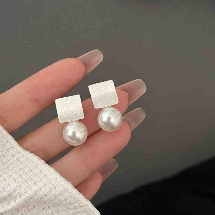 Wholesale Women's Pearl Flash Sugar Earrings