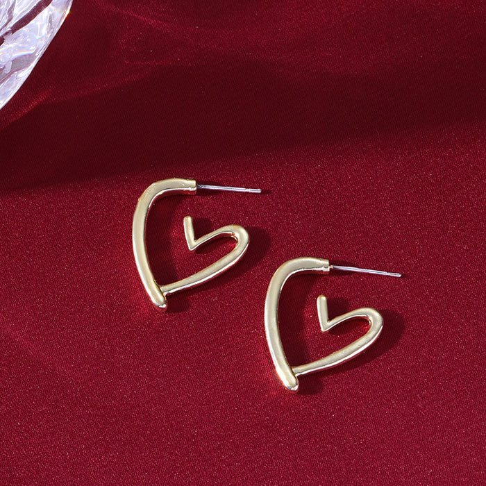 Wholesale Small and niche heart-shaped earrings with a simple temperament, gold new earrings, retro brushed, fashionable and versatile earrings wholesale