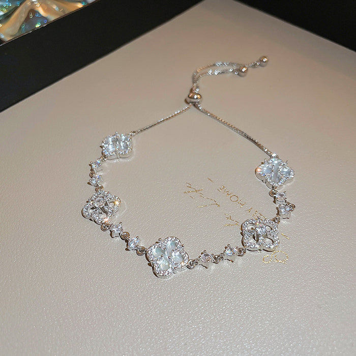 Wholesale Real Gold Electroplated Zircon Four-petal Flower Imitation Fritillaria Bracelet Light Luxury High-end Sense Bracelet Sweet All-match Bracelet Wholesale Women