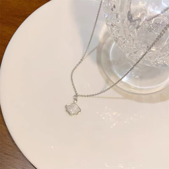 Wholesale Pearl pendant necklace, high-end design, niche accessory, collarbone chain