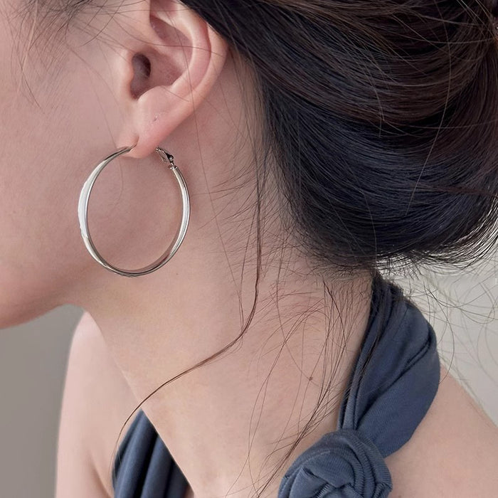 Wholesale Plain ring earrings, light luxury, high-end feel, fashionable earrings with earrings