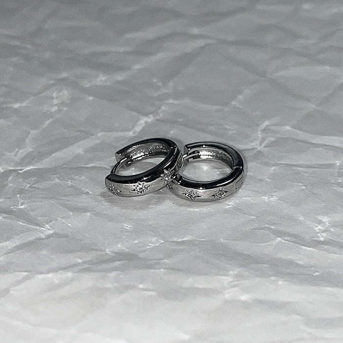 Wholesale The design is sparkling with diamonds and embedded with zircon. The low-key earrings are layered and worn