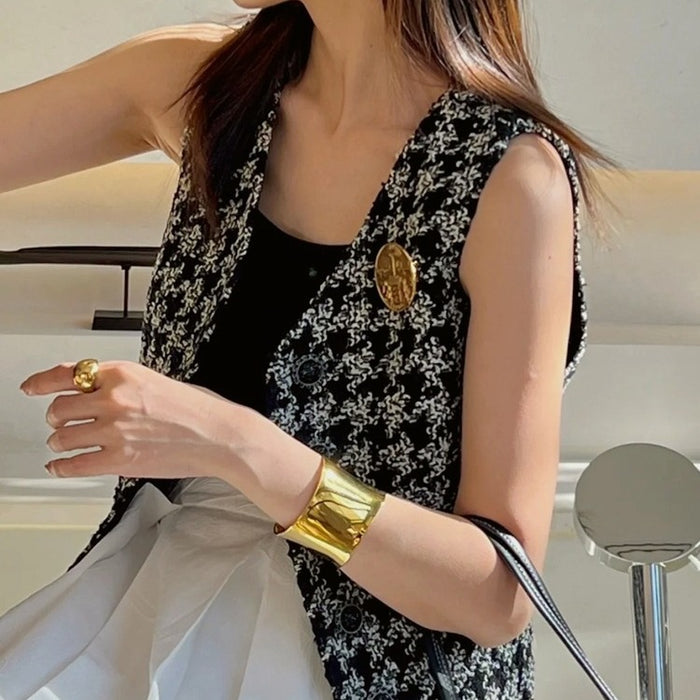 Wholesale Open mouth bracelet for women, niche, light luxury, high-end, exaggerated, couple's bracelet, arm ring, bracelet