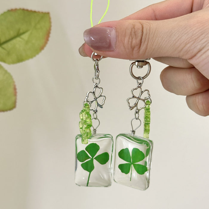 Wholesale Bag Pendant Creative Keychain  Four-leaf Hanging Dried Flower Lucky Mobile Phone Chain