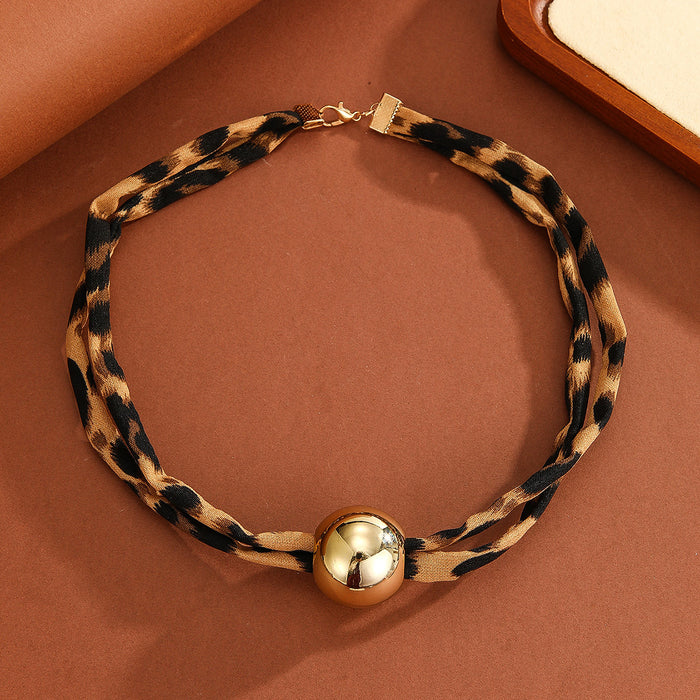 Wholesale Exaggerated metal round collarbone chain, fashionable and niche design, leopard print necklace