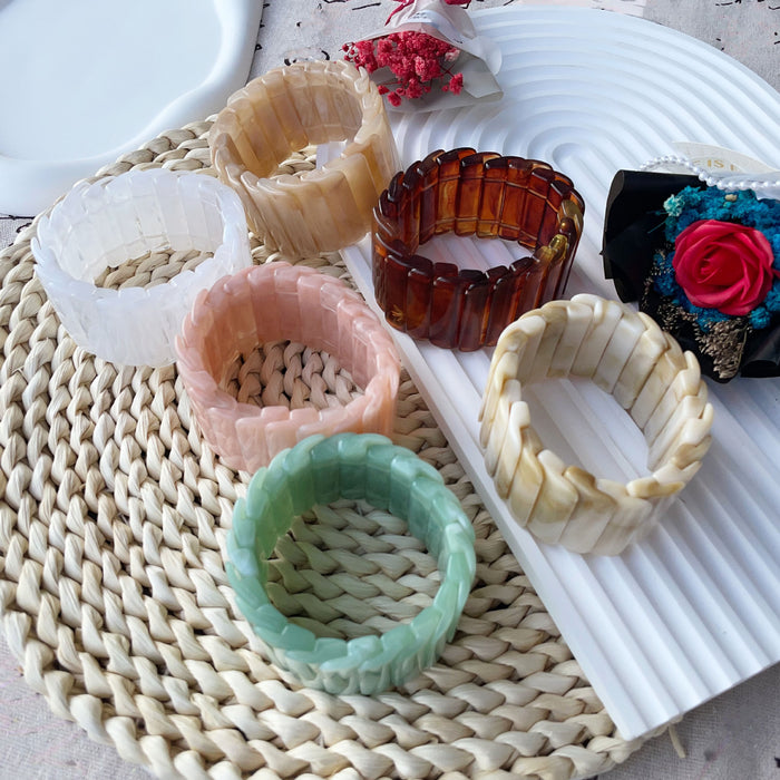 Wholesale New fashionable women's fashion acrylic fish scale shaped bracelet