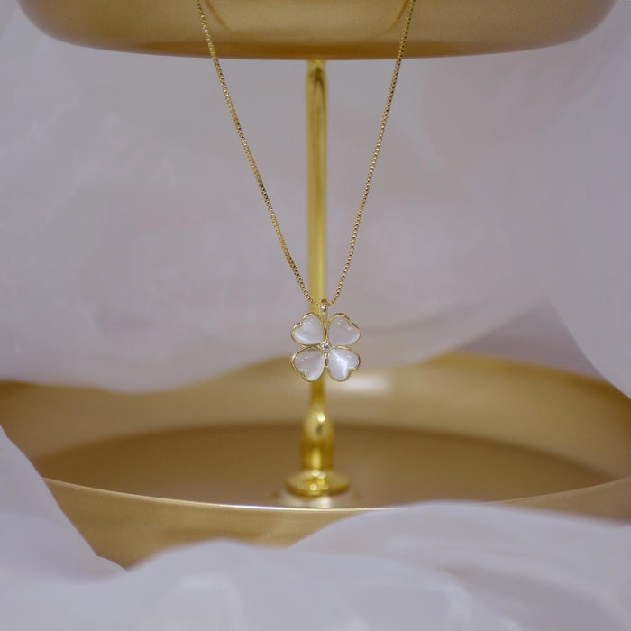 Wholesale Light luxury four leaf clover cat eye necklace, simple, niche, high-end, gentle collarbone chain, neck chain