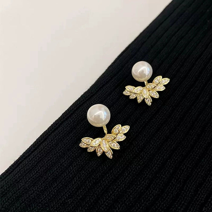 Wholesale Pearl earrings with exquisite temperament, light luxury. A pair of earrings with high-end design, light luxury earrings