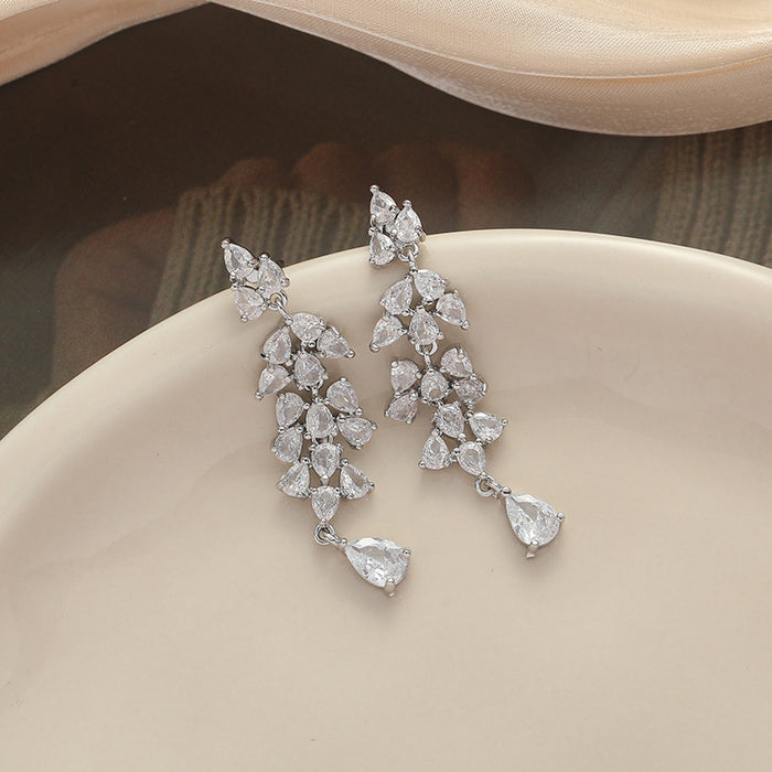 Wholesale Feather tassel earrings, retro fashion earrings, niche high-end, exaggerated earrings