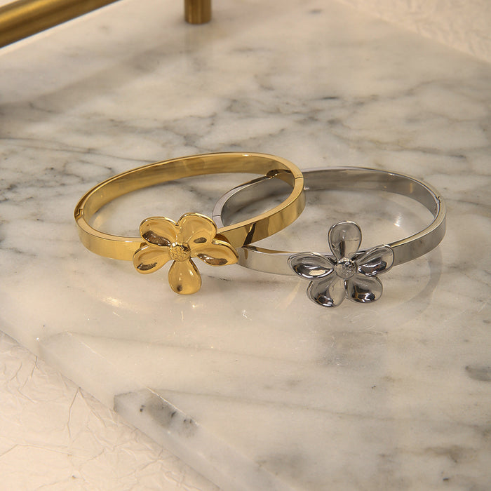 Wholesale Fashionable stainless steel flower bracelet, personalized and creative titanium steel petal bracelet