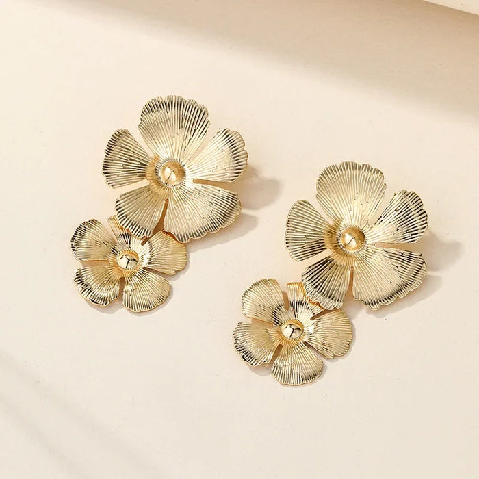 Wholesale Exaggerated jewelry, fashionable alloy, pearl earrings, personalized flower earrings, niche earrings