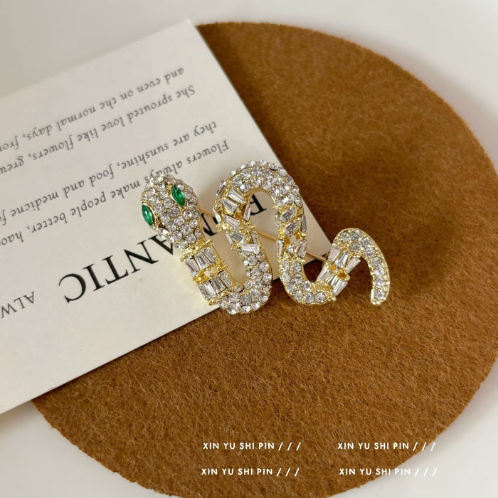 Wholesale Elegant and dynamic brooch, light luxury, fashionable and dreamy brooch accessory