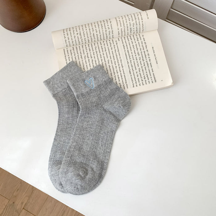 Wholesale New mesh breathable thin short tube socks with heart-shaped embroidery