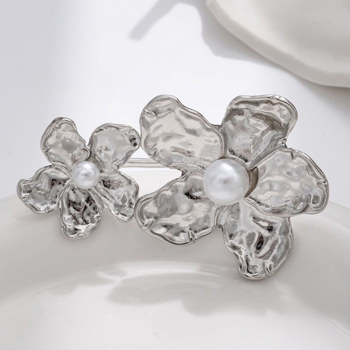 Wholesale Small niche design flower finger ring, exaggerated personality, irregular petal ring