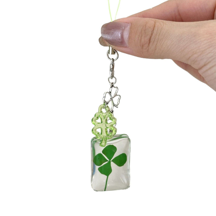 Wholesale Bag Pendant Creative Keychain  Four-leaf Hanging Dried Flower Lucky Mobile Phone Chain