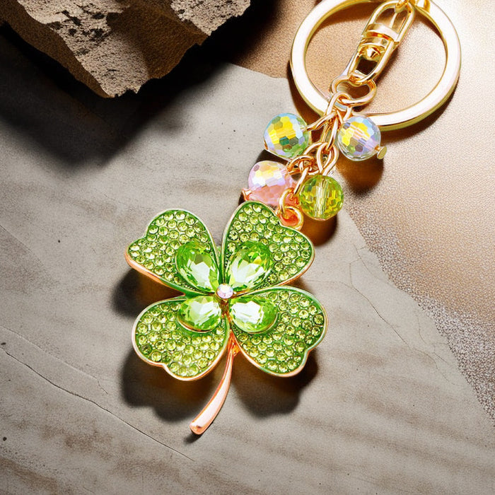 Wholesale Diamond inlaid Lucky Clover Car Keychain Metal Pendant Keychain Ring Creative
