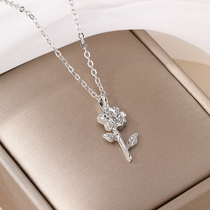 Wholesale New jewelry, fashionable alloy flower necklace, niche and versatile rose pendant, collarbone chain