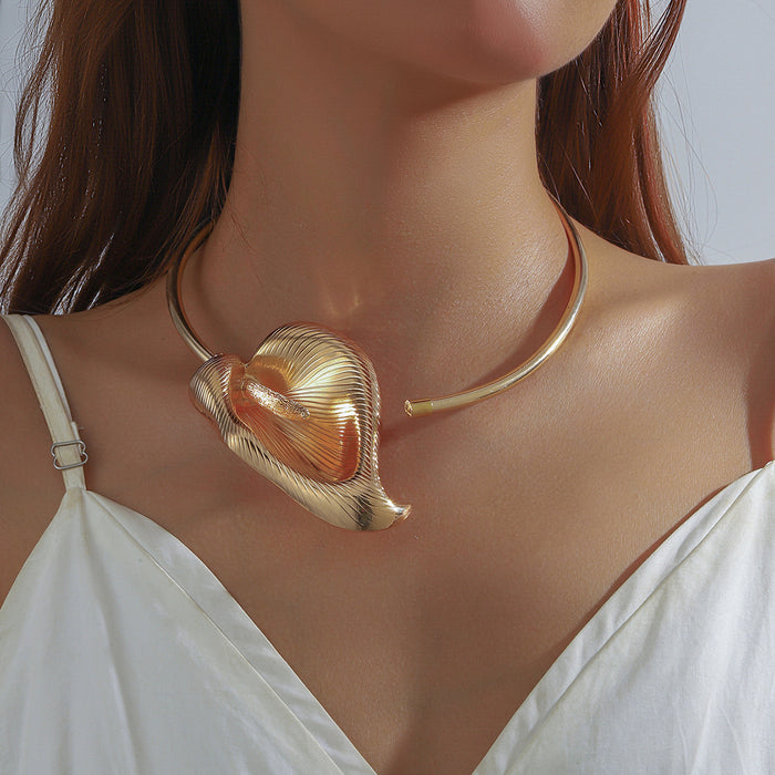 Wholesale Gold Flower Calla Lily Collar Necklace Zinc Alloy Fashion Accessory