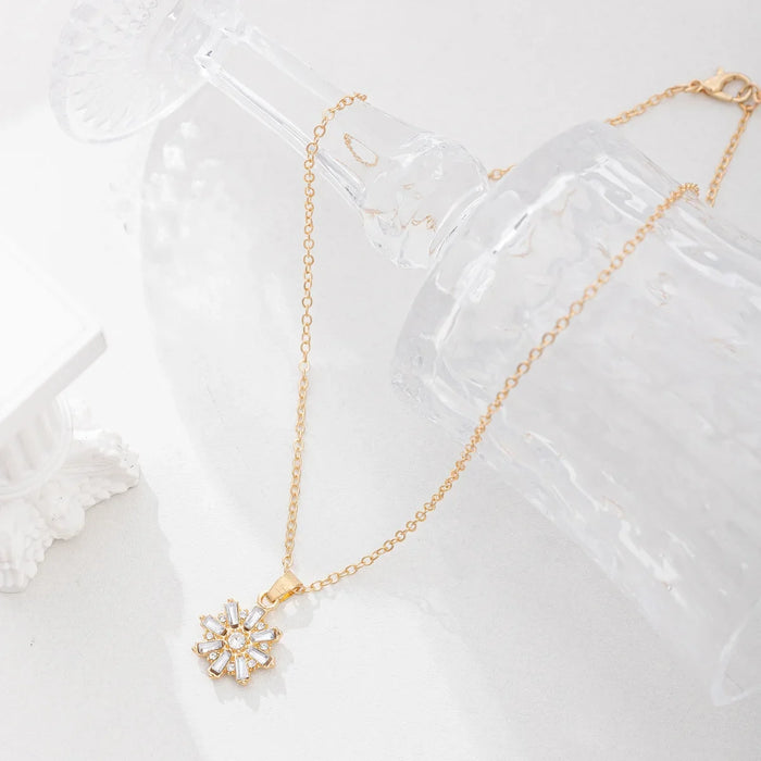 Wholesale Jewelry Fashion Alloy Diamond Pendant, Small and Versatile Flower Necklace