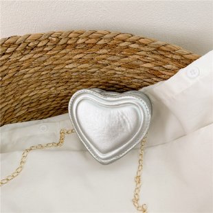 Wholesale Mini girls'  chain heart-shaped shoulder bag