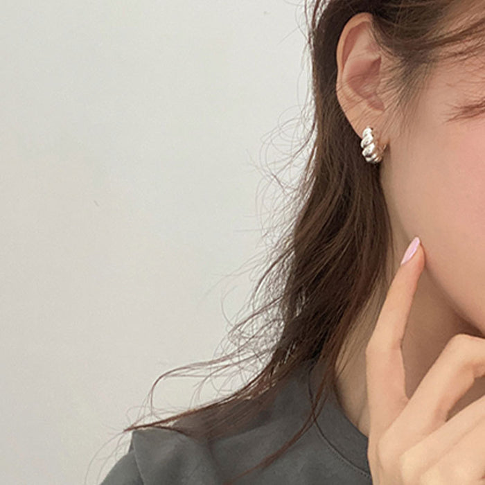 Wholesale Cold style metal silver needle retro small ear buckle trendy earrings, niche design, high-end