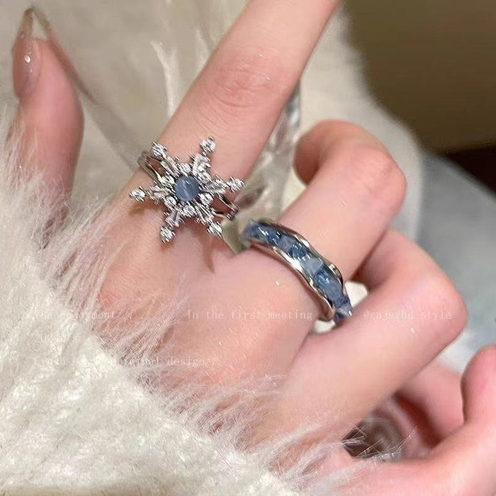 Wholesale Flashing blue zircon snowflake ring is versatile