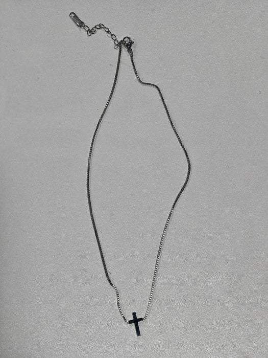 Wholesale Stainless steel gold-plated small cross pendant necklace, collarbone chain, fashionable