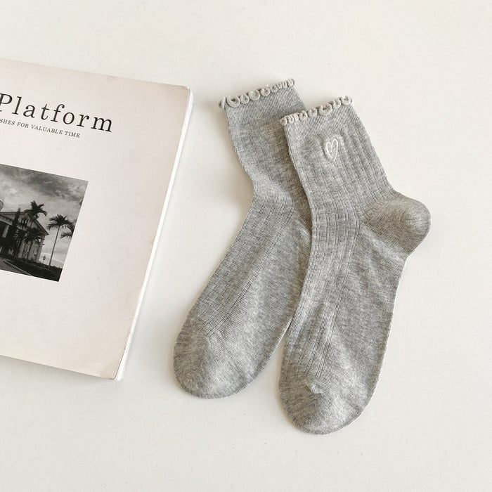 Wholesale Love embroidered socks, thin mesh breathable and sweat absorbing, simple and versatile short tube socks