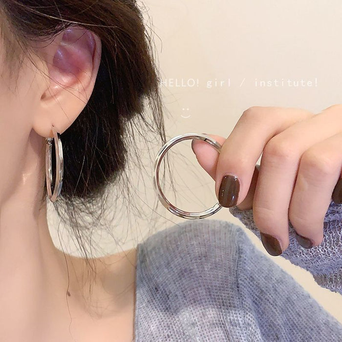 Wholesale 
High end irregular circle earrings for women, light luxury, niche design, exaggerated temperament, ear loops, ear buckles, and earrings