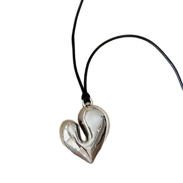 Wholesale Love necklace with high-end feel, black rope hanging neck, sweater chain, adjustable drawstring accessory