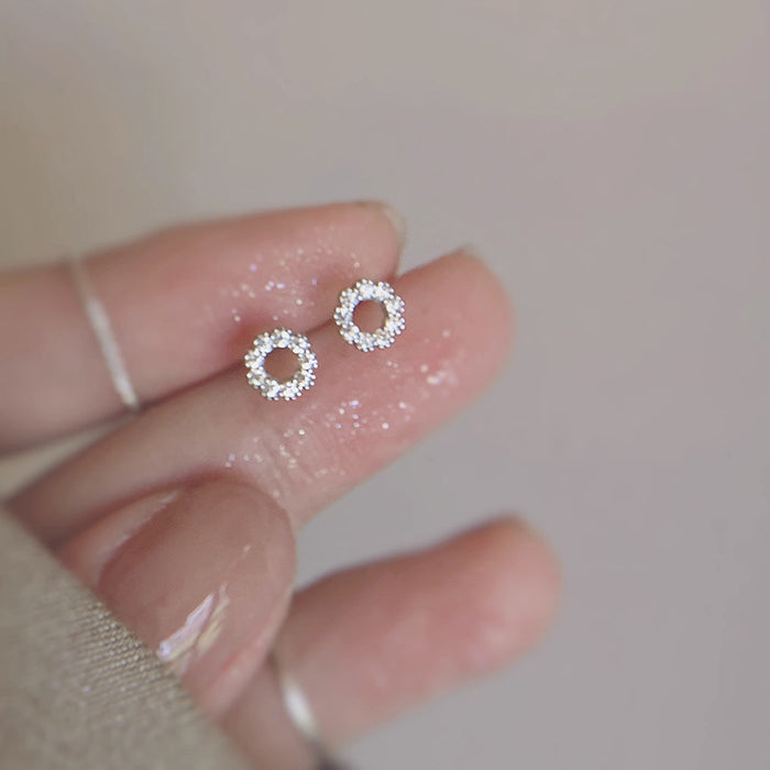 Wholesale Earstuds for women, simple and niche earrings, new accessories