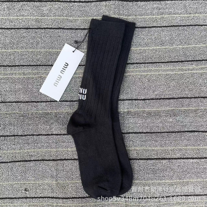 Wholesale Retro college style embroidered socks, fashionable and versatile socks