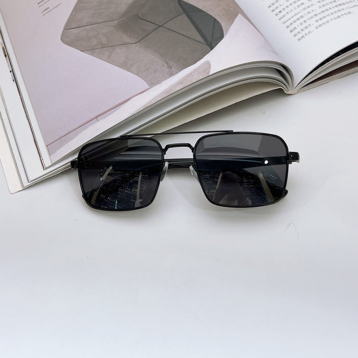 Wholesale British retro metal sunglasses with a unique and niche frame, showcasing temperament and trendy sun shading, versatile and versatile