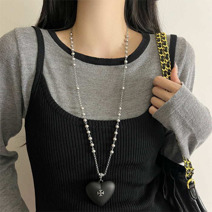 Wholesale Black cross heart pendant necklace, women's light luxury high-end feeling, pearl sweater chain long, versatile accessories for autumn and winter