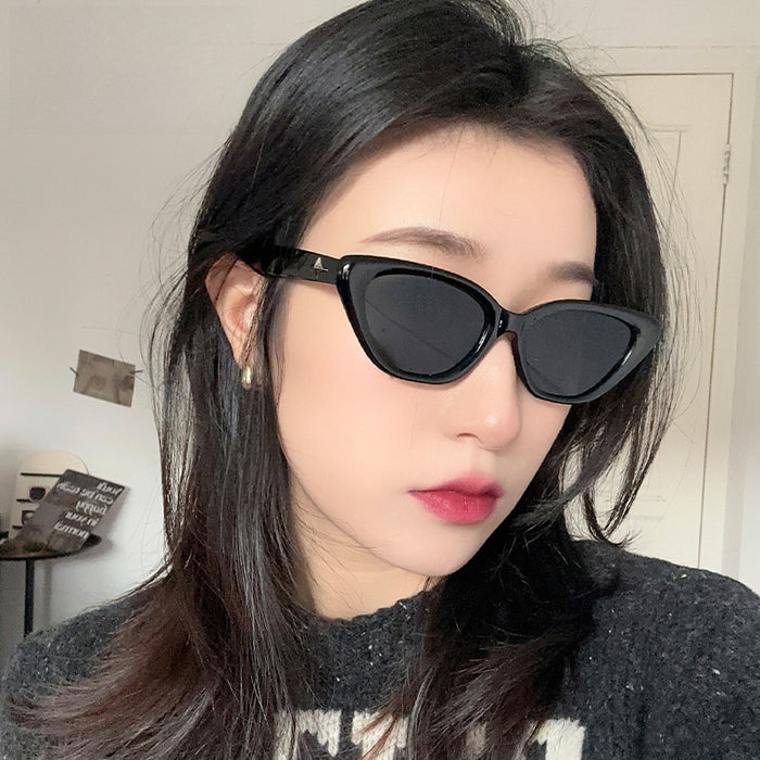Wholesale Cat-eye small face sunglasses for women black small frame sunglasses sun protection style photo shoot