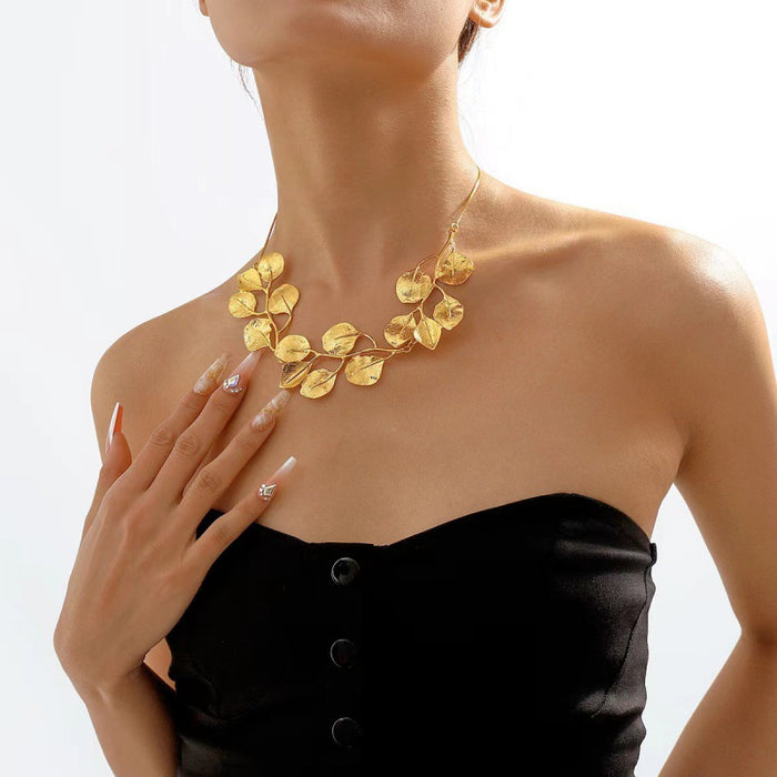 Wholesale Creative and personalized metal style leaf temperament necklace, retro and niche leaf exaggerated personality collarbone chain