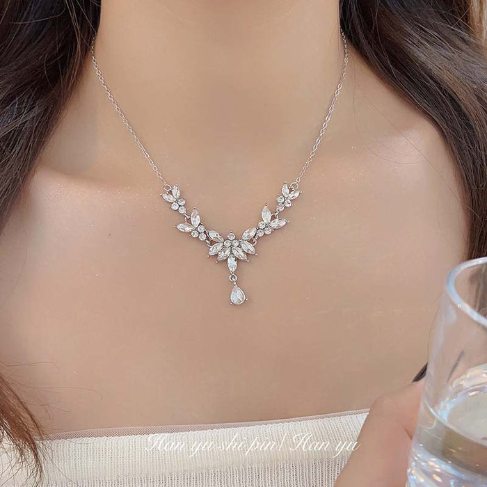 Wholesale silver rhinestone leaves flower necklace super fairy Flower Branch clavicle chain