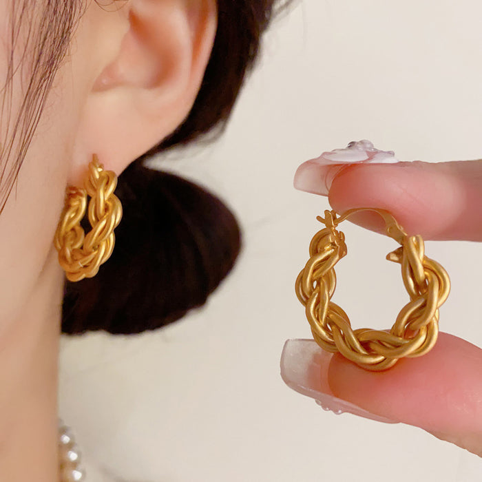 Wholesale Metal ear buckles, stylish, simple, personalized, versatile earrings with earrings