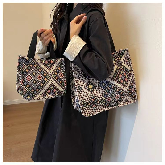 Wholesale Large capacity ethnic commuter tote bag fashionable commuter cloth bag college students class shoulder bag