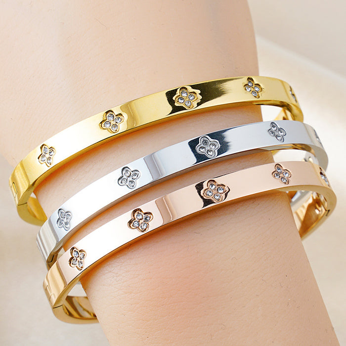 Wholesale Four leaf clover diamond inlaid bracelet, fashionable and simple bracelet, gold-plated stainless steel bracelet