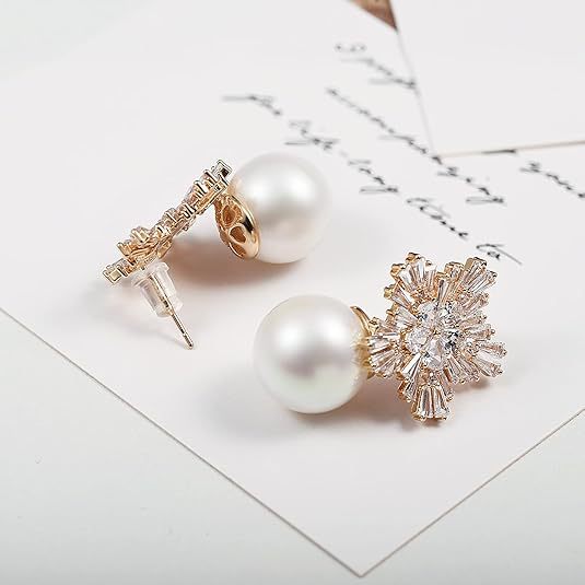 Wholesale Fashionable temperament, design sense, snowflake pearl earrings, pure silver needles, trendy earrings, earrings