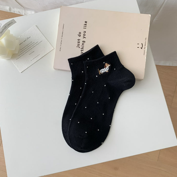 Wholesale Solid color cute socks embroidered cotton breathable sweat absorbing short tube socks versatile