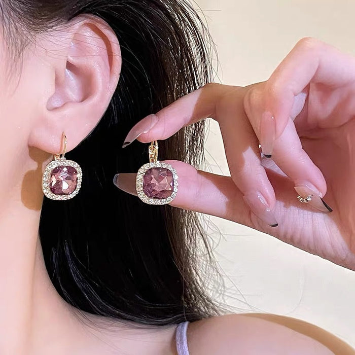 Wholesale Elegant and luxurious square crystal earrings with high-end feel and fashionable diamond studded earrings with ear buckles