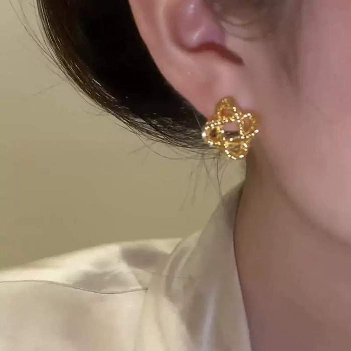 Wholesale Light luxury gold metal ear studs woven earrings with niche design earrings