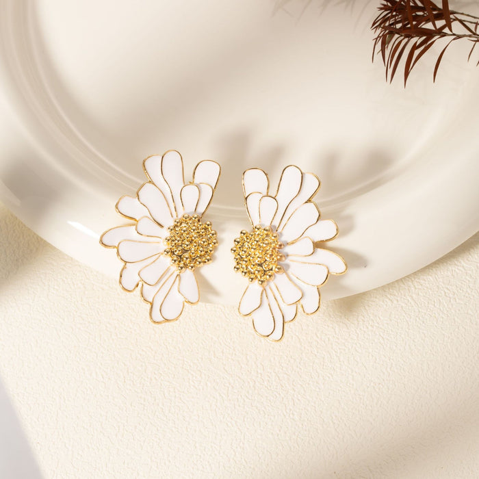 Wholesale Fashionable flower earrings for women with a sense of luxury and temperament, floral earrings