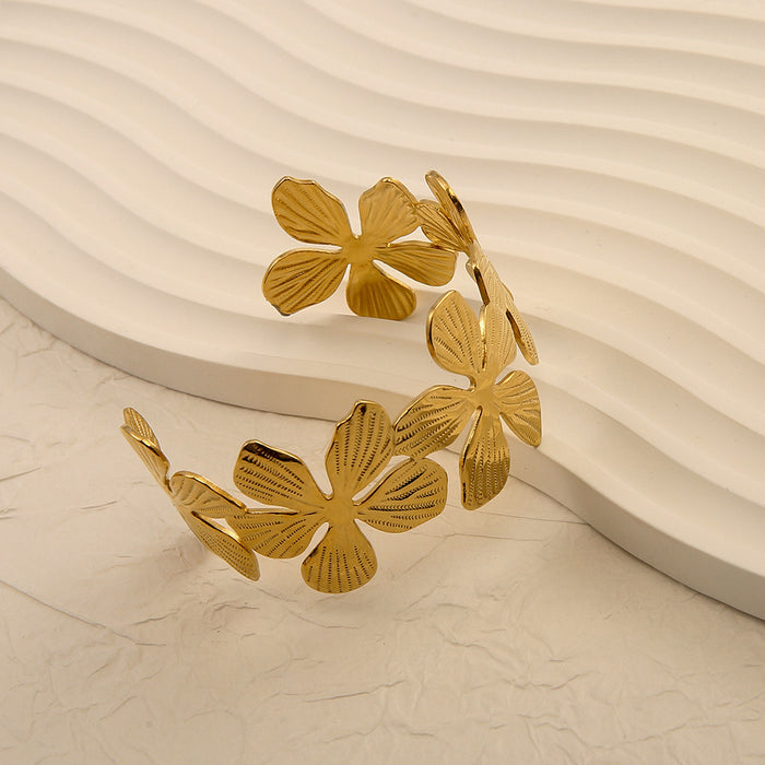 Wholesale Fashionable and personalized gold stainless steel flower bracelet, high-end petal opening bracelet wholesale